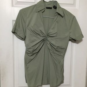 Green twist front stretch shirt